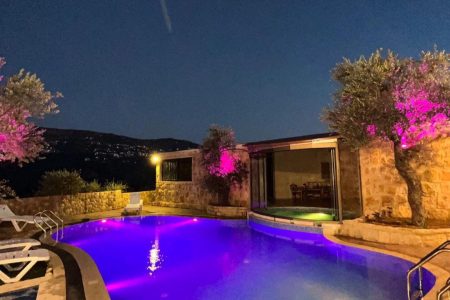 Chalets with Pools – Kfarmatta