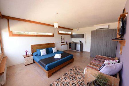 Carthage Room #5 in a Guesthouse – Abdelli, Batroun