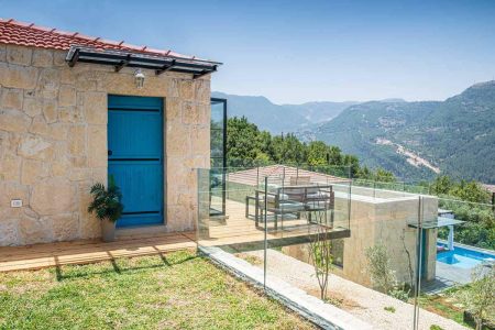 Dahlia Chalet in a Resort – Fatre, Jbeil