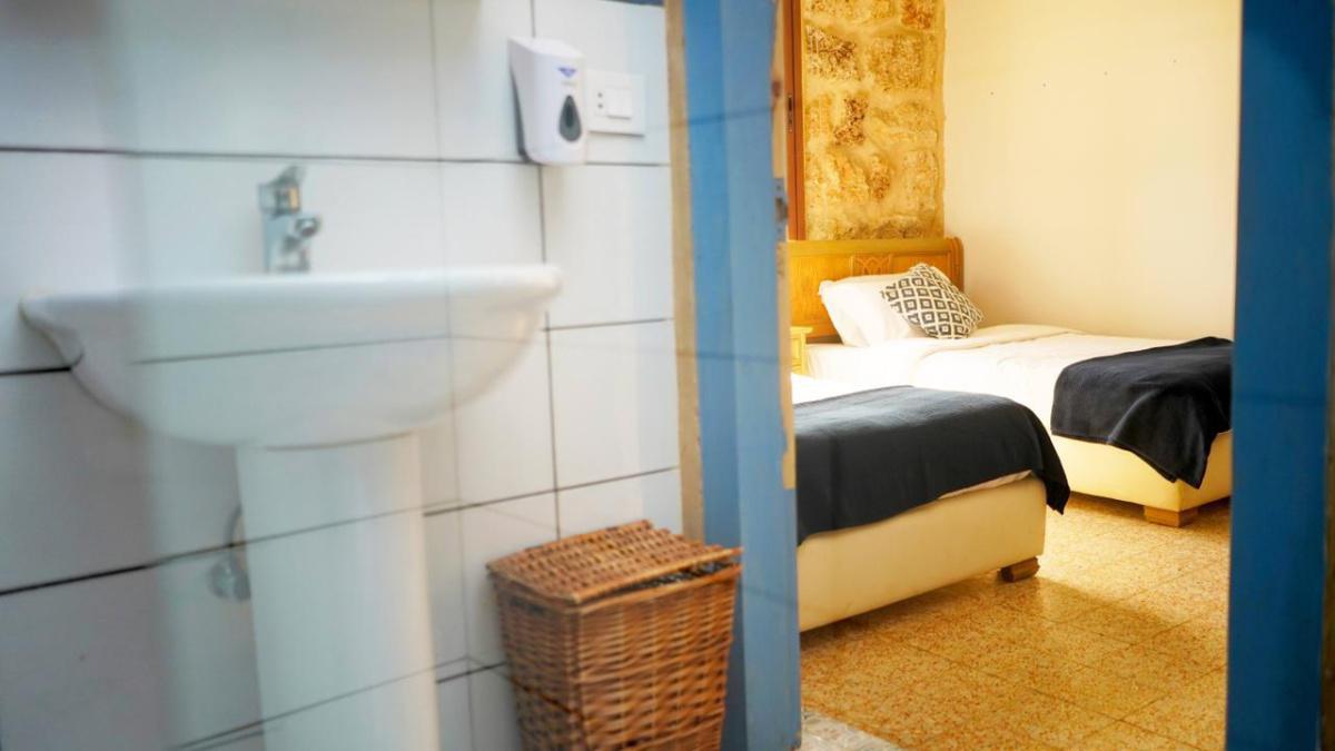 Twin Room in a Guesthouse – Anfeh