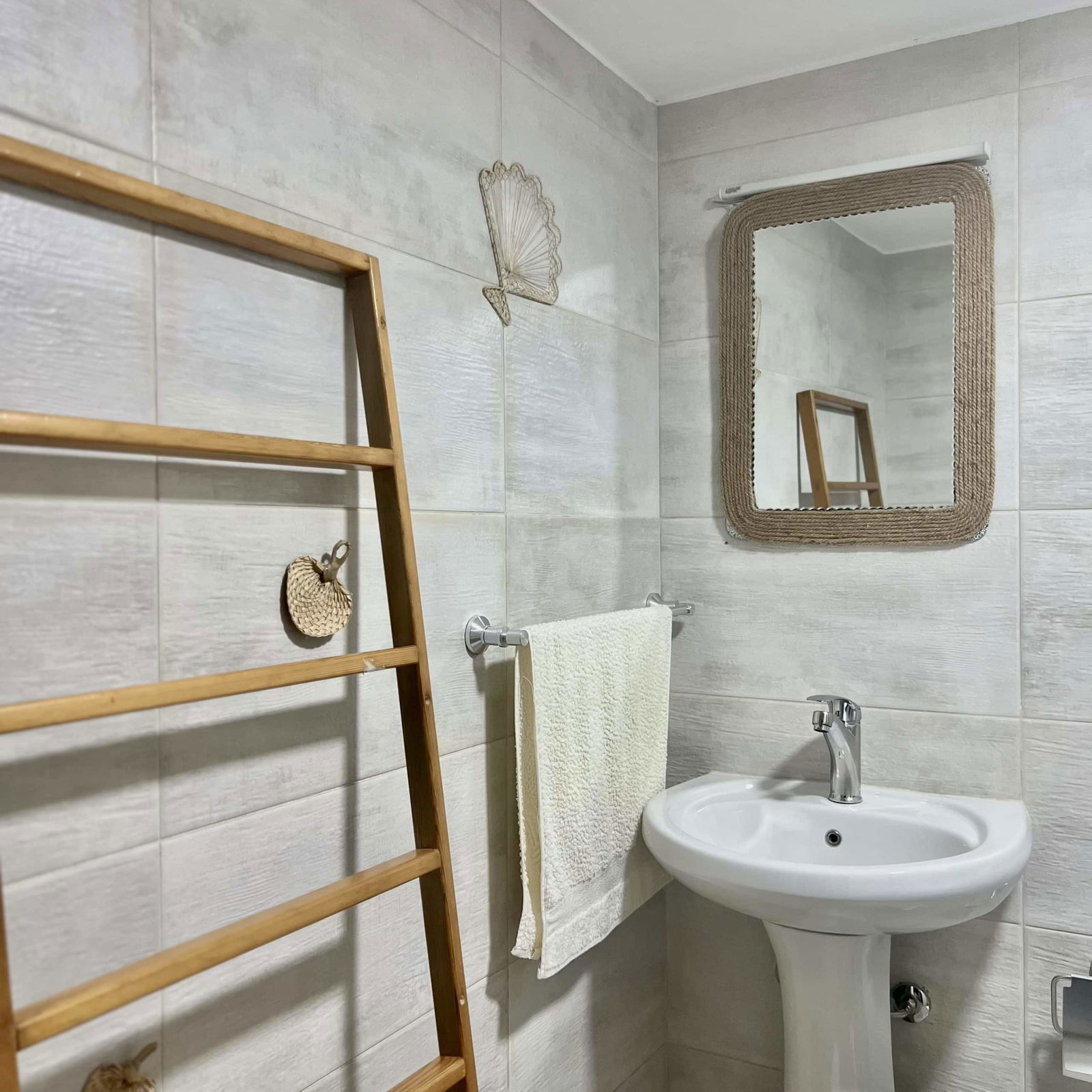 Stone Guesthouse with Jacuzzi – Kfarabida, Batroun