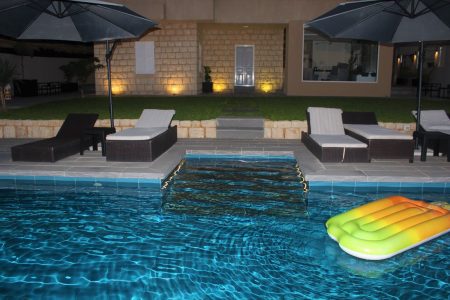 Howea Chalet with Pool – Fidar, Jbeil