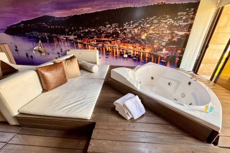 Yacht Bungalow in a Beach Resort – Halat, Jbeil