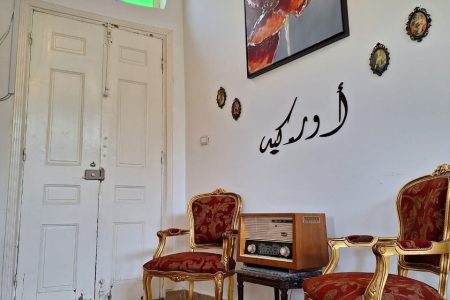 Orchid Room in a Guesthouse – Maasser el Chouf