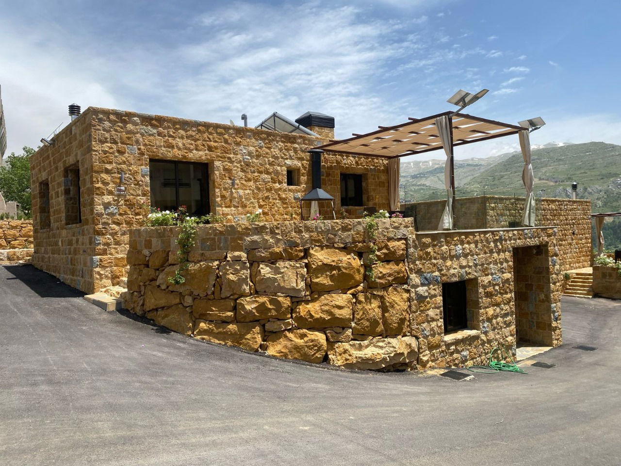 Stone Chalets – Faraya