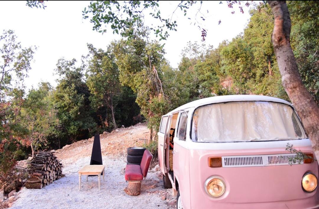 Pink Van – Kfar Akab, Matn