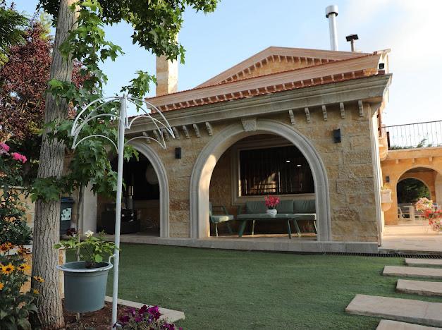 Luxurious Villa – Ehden