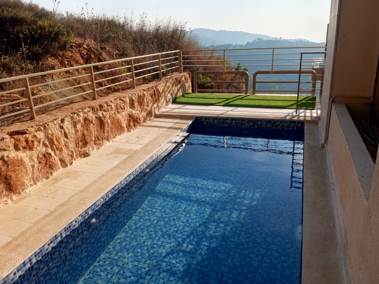 Chalet with Pool – Basatine, Aramoun