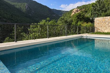 Chalet with Pool – Yahchouch, Keserwan