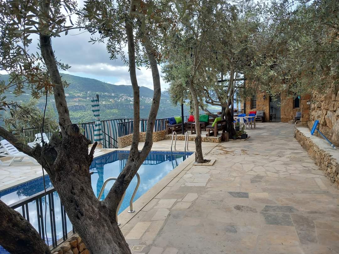 Chalet with Pool – Baisour, Aley